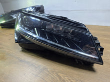 Laden Sie das Bild in den Galerie-Viewer, Frontscheinwerfer Skoda Superb III 3V1941016D Rechts Scheinwerfer Headlight