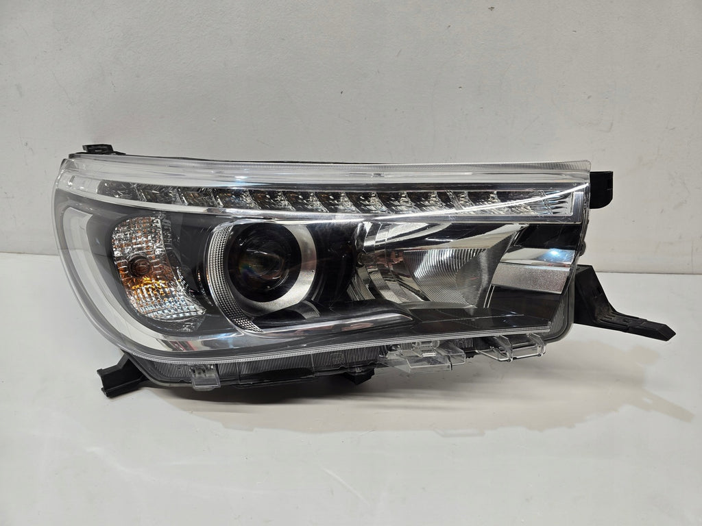 Frontscheinwerfer Toyota Hilux VIII LED Rechts Scheinwerfer Headlight SCH5366679904im