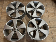 Laden Sie das Bild in den Galerie-Viewer, 4x Alufelge 17 Zoll 7.0" 5x105 38ET Glanz Silber Opel Mokka Rim Wheel FEL9428618164xz