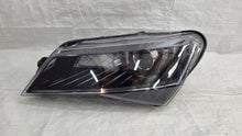 Laden Sie das Bild in den Galerie-Viewer, Frontscheinwerfer Skoda Superb III 3V1941015B Xenon Links Scheinwerfer Headlight