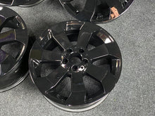 Laden Sie das Bild in den Galerie-Viewer, 4x Alufelge 18 Zoll 8.0&quot; 5x112 56 5ET Glanz Silber A1664011602 Mercedes-Benz