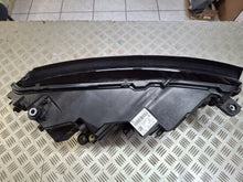 Laden Sie das Bild in den Galerie-Viewer, Frontscheinwerfer Skoda Octavia IV 5E4941009 0301134231A Full LED Links SCH1282964853ho