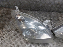 Laden Sie das Bild in den Galerie-Viewer, Frontscheinwerfer Toyota Corolla Verso Ein Satz Scheinwerfer Headlight SCH5487784266sm
