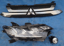Laden Sie das Bild in den Galerie-Viewer, Frontscheinwerfer Mitsubishi Outlander III 301D3-32 EGM921-21E20 LED Rechts