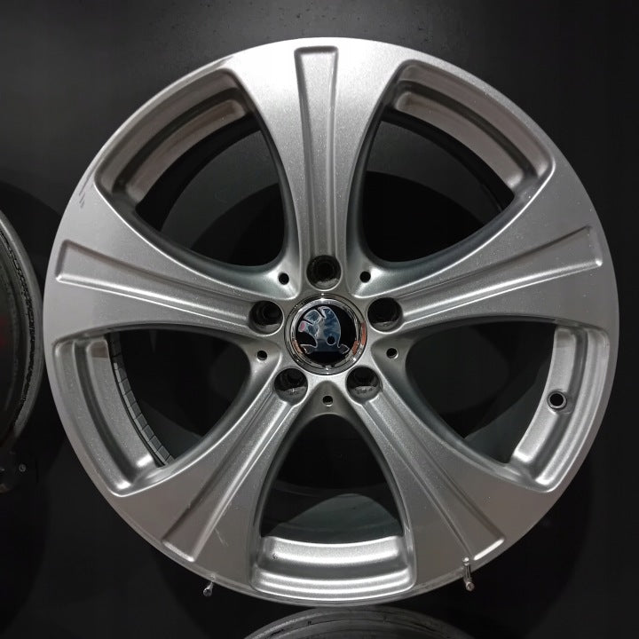 4x Alufelge 18 Zoll 8.0" 5x112 38ET Glanz Silber Mercedes-Benz Superb Iii FEL9919932231gy