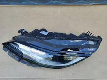 Laden Sie das Bild in den Galerie-Viewer, Frontscheinwerfer Tesla Model 3 1760888-00-F LED Ein Stück (Rechts oder Links)