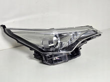 Laden Sie das Bild in den Galerie-Viewer, Frontscheinwerfer Toyota Avensis Rechts Scheinwerfer Headlight SCH6279861763vm