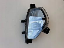 Laden Sie das Bild in den Galerie-Viewer, Frontscheinwerfer VW Taigo 2G7941662 Rechts Scheinwerfer Headlight SCH9723004351ly