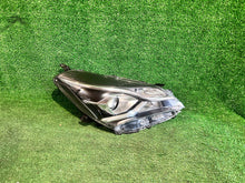 Load image into Gallery viewer, Frontscheinwerfer Toyota Yaris Rechts Scheinwerfer Headlight SCH5233496034lg