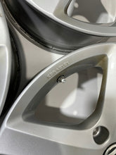 Laden Sie das Bild in den Galerie-Viewer, 4x Alufelge 17 Zoll 7.5" 5x130 50ET 7P0071497A VW Touareg Rim Wheel FEL3509749030du