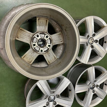 Load image into Gallery viewer, 4x Alufelge 16 Zoll 6.5" 5x112 46ET Glanz Silber 5G0601025BN VW Golf Vii FEL4480222494xk