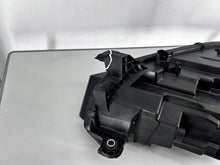 Laden Sie das Bild in den Galerie-Viewer, Frontscheinwerfer Skoda Octavia IV 5E4941015 Full LED Rechts oder Links SCH5120460057ky