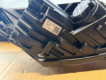 Laden Sie das Bild in den Galerie-Viewer, Frontscheinwerfer Kia Ceed J792111010 Links Scheinwerfer Headlight SCH2183431280sb