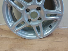 Laden Sie das Bild in den Galerie-Viewer, 1x Alufelge 15 Zoll 6.0&quot; 4x108 47 5ET Glanz Silber C1BC-1007-BB Ford Rim Wheel