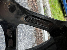 Load image into Gallery viewer, 1x Alufelge 18 Zoll 7.5&quot; 5x110 41ET Glanz Schwarz 50561169 Alfa Romeo Giulietta