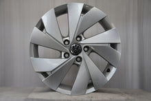 Load image into Gallery viewer, 4x Alufelge 17 Zoll 6.5" 5x112 46ET Glanz Silber 5H0601025B VW Golf Viii FEL3509042914jr