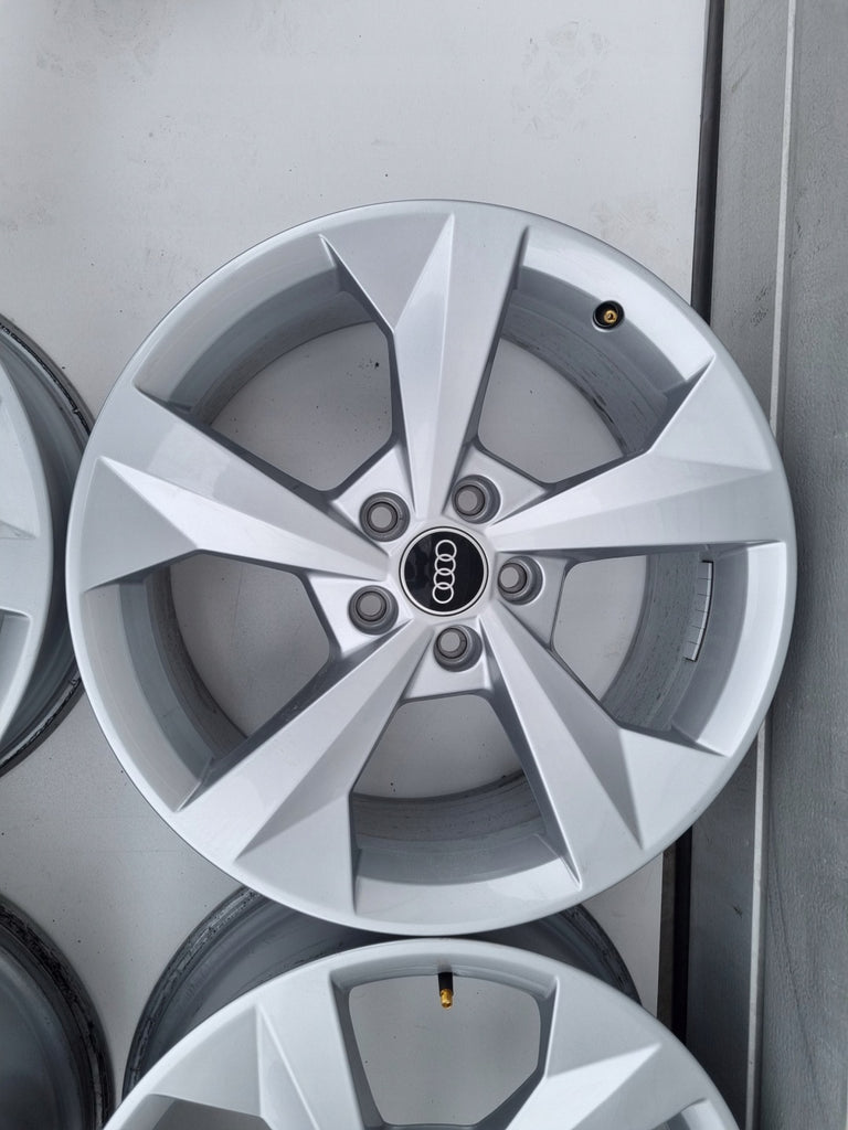 4x Alufelge 18 Zoll 8.0" 5x112 46ET Silber 8Y0601025J Audi B7 Octavia I Golf FEL5590780847uh