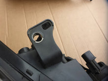 Load image into Gallery viewer, Frontscheinwerfer Hyundai Elantra 92102-F2 Rechts Scheinwerfer Headlight