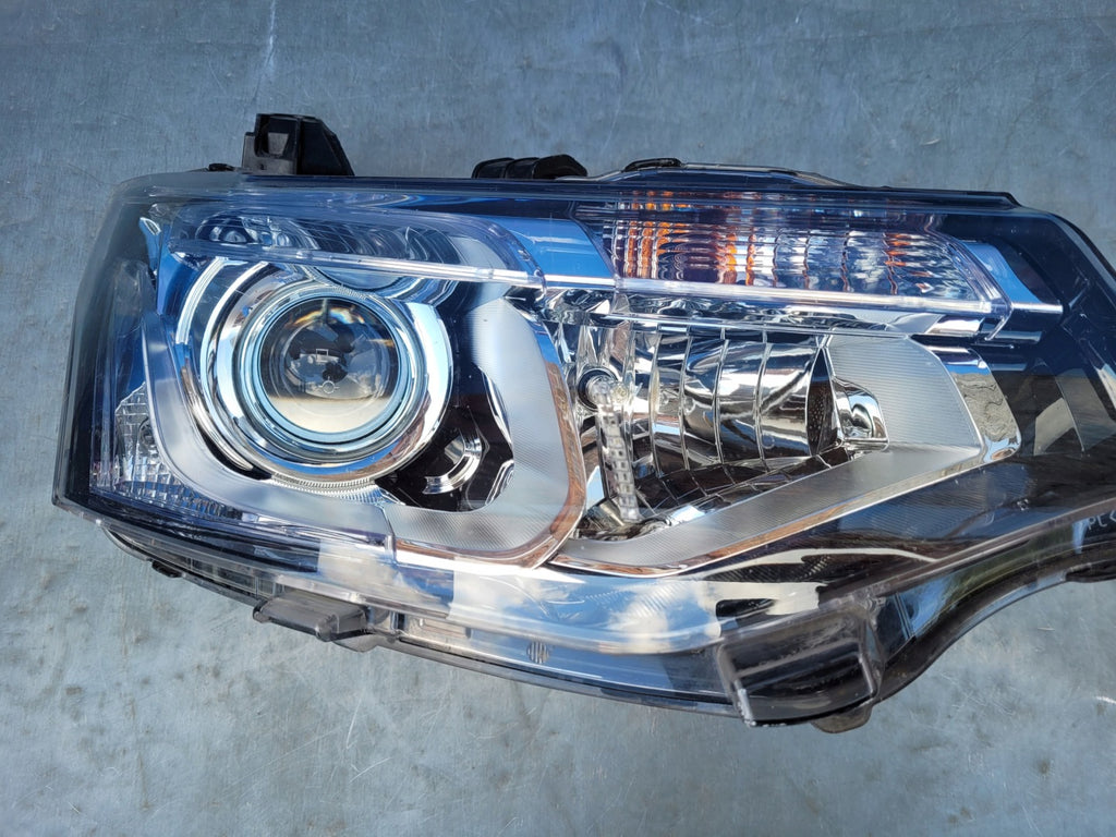 Frontscheinwerfer Mitsubishi Outlander III 8301C2-04 Xenon Rechts Headlight SCH4806059715mv