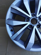 Load image into Gallery viewer, 1x Alufelge 17 Zoll 7.0" 5x112 45ET Glanz Silber 2GA601025P Mg T-Roc Rim Wheel FEL9985909100jh