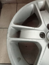 Load image into Gallery viewer, 1x Alufelge 17 Zoll 30714965 Volvo S40 I Rim Wheel FEL5553350443ue