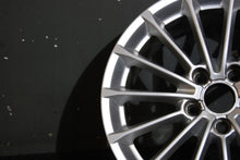 Laden Sie das Bild in den Galerie-Viewer, 1x Alufelge 17 Zoll 7.5&quot; 5x112 8V0601025BN Audi A3 Rim Wheel