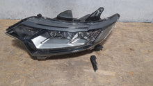Laden Sie das Bild in den Galerie-Viewer, Frontscheinwerfer Mitsubishi Outlander III 8301C883 LED Links Headlight