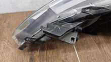 Laden Sie das Bild in den Galerie-Viewer, Frontscheinwerfer Toyota Yaris TOL17615 Rechts Scheinwerfer Headlight SCH9068861397ad
