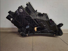 Laden Sie das Bild in den Galerie-Viewer, Frontscheinwerfer Skoda Superb III 3V1941015 Xenon Links Scheinwerfer Headlight