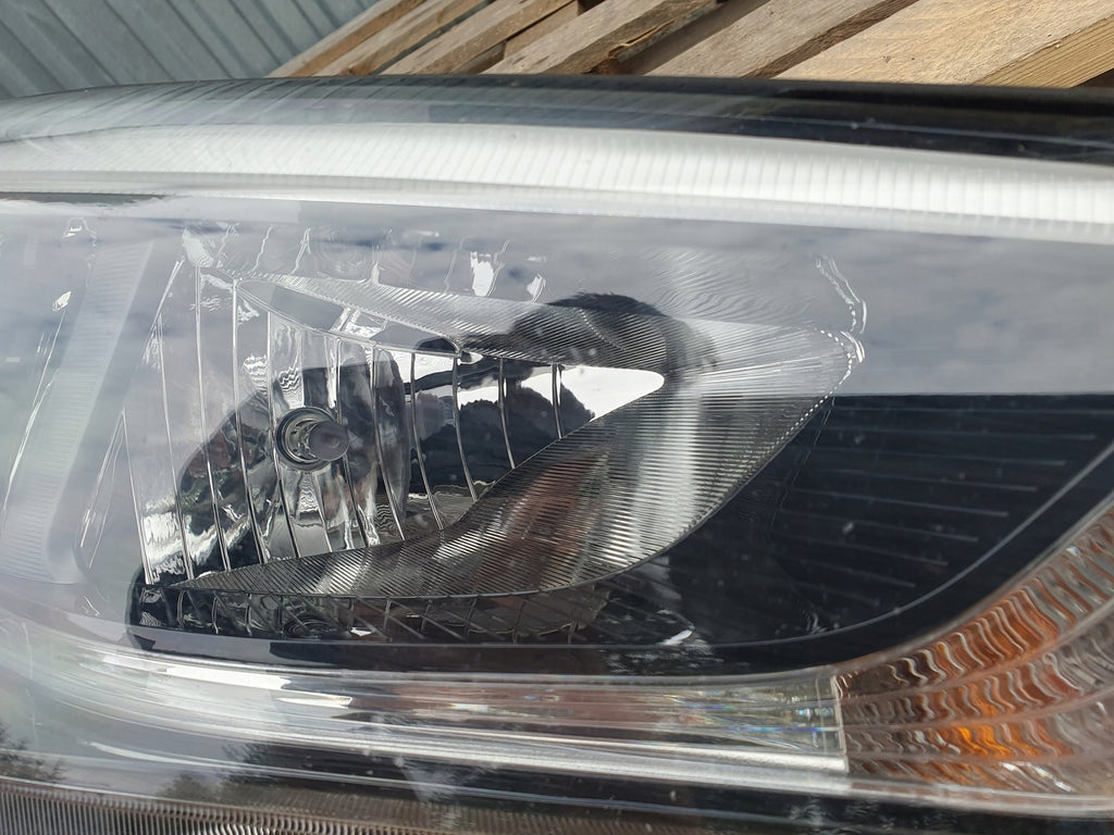 Frontscheinwerfer Hyundai Tucson 92101-D7110 Ein Stück (Rechts oder Links)