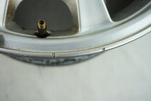 Laden Sie das Bild in den Galerie-Viewer, 1x Alufelge 16 Zoll 7.0&quot; 5x108 49ET 8623855 Volvo Rim Wheel