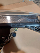 Load image into Gallery viewer, Frontscheinwerfer Ford Focus JX7B-13E014-CE LED Ein Stück (Rechts oder Links)