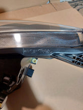 Laden Sie das Bild in den Galerie-Viewer, Frontscheinwerfer Ford Focus JX7B-13E014-CE LED Ein Stück (Rechts oder Links) SCH4734045895dk