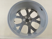 Laden Sie das Bild in den Galerie-Viewer, 1x Alufelge 17 Zoll 6.5&quot; 5x100 48ET Glanz Silber 6F9601025H Seat Arona Rim Wheel