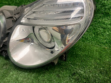 Laden Sie das Bild in den Galerie-Viewer, Frontscheinwerfer Mercedes-Benz W211 Xenon Links Scheinwerfer Headlight SCH9028452969ly
