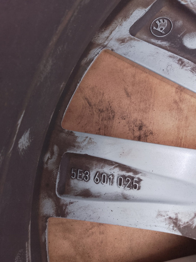 1x Alufelge 17 Zoll 7.0" 5x112 46ET Glanz Silber 5E3601025 Mg Octavia Iii FEL4805278132ha