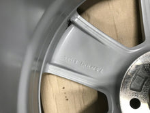 Laden Sie das Bild in den Galerie-Viewer, 1x Alufelge 17 Zoll 7.5&quot; 5x108 31680200 Volvo Rim Wheel