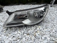 Laden Sie das Bild in den Galerie-Viewer, Frontscheinwerfer VW Tiguan Ein Stück (Rechts oder Links) Scheinwerfer Headlight