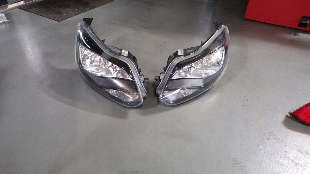 Frontscheinwerfer Ford Focus III Mk Ein Stück (Rechts oder Links) Headlight