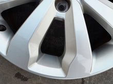 Load image into Gallery viewer, 1x Alufelge 16 Zoll 6.0" 4x100 49ET Glanz Silber 52910-H8260 Kia Stonic FEL3732698383kw