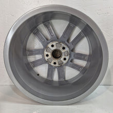 Laden Sie das Bild in den Galerie-Viewer, 4x Alufelge 17 Zoll 6.5" 5x112 43ET Glanz Silber 8Y0601025L Audi Rim Wheel FEL8848203056br