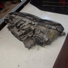 Laden Sie das Bild in den Galerie-Viewer, Frontscheinwerfer Mercedes-Benz W203 A2038203559 Links Scheinwerfer Headlight SCH7464307880in