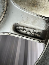 Load image into Gallery viewer, 1x Alufelge 17 Zoll 7.0" 5x112 37ET Glanz Silber 8R0071497 Audi Q5 Rim Wheel FEL2477857276ml