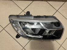 Laden Sie das Bild in den Galerie-Viewer, Frontscheinwerfer Dacia Duster 260108435R LED Rechts Scheinwerfer Headlight