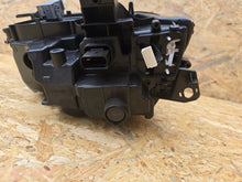 Laden Sie das Bild in den Galerie-Viewer, Frontscheinwerfer Opel Astra 662588537 Rechts Scheinwerfer Headlight SCH4811021582sl