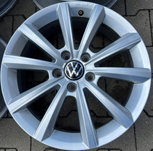Laden Sie das Bild in den Galerie-Viewer, 4x Alufelge 17 Zoll 6.5" 5x112 38ET Glanz Silber 5NA071497A VW I Rim Wheel FEL6466747120jc