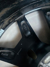 Load image into Gallery viewer, 1x Alufelge 19 Zoll 8.5" 5x112 35ET Glanz Schwarz 8747304 BMW 4 G22 G23 G26 FEL2884073610mq