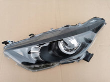 Load image into Gallery viewer, Frontscheinwerfer Toyota Yaris Links Scheinwerfer Headlight