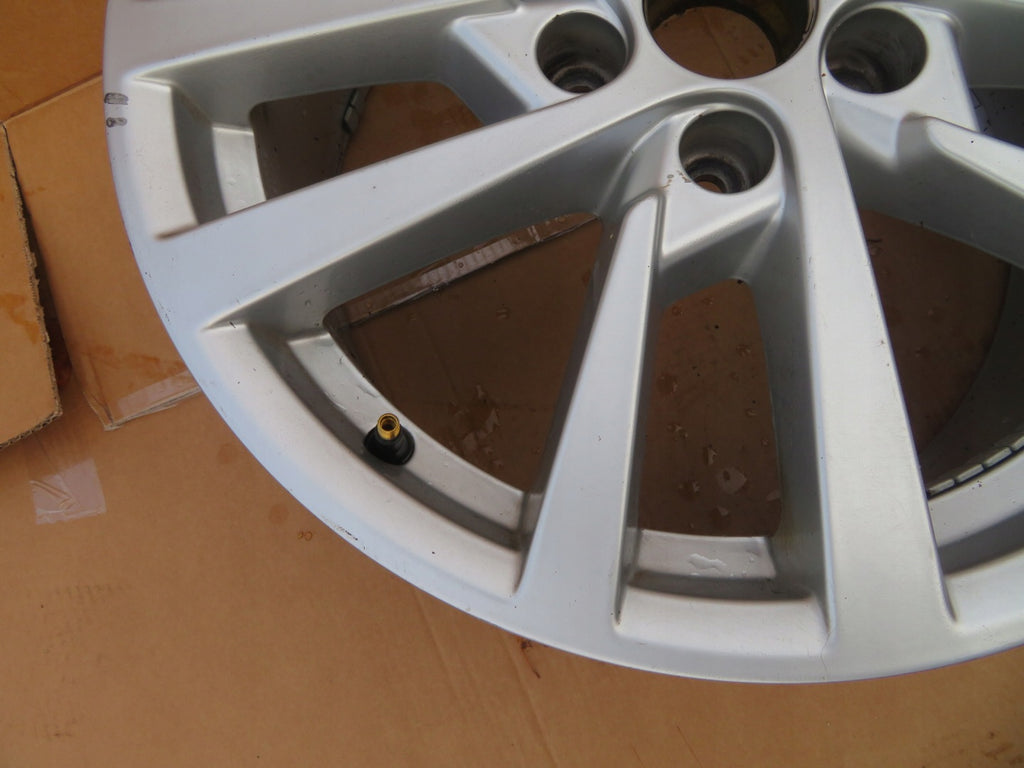 1x Alufelge 17 Zoll 7.5" 5x112 51ET Glanz Silber 8V0601025CS Audi A3 Rim Wheel FEL2151416515nv