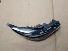 Laden Sie das Bild in den Galerie-Viewer, Frontscheinwerfer Hyundai Elantra VII 92102-AA Rechts Scheinwerfer Headlight SCH6955951063wn